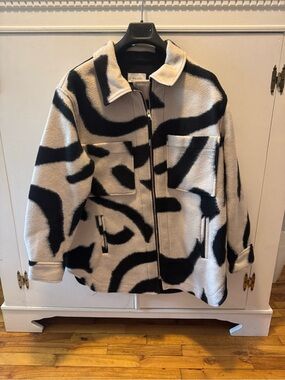 Abstract Black & Cream Zip-Front Jacket